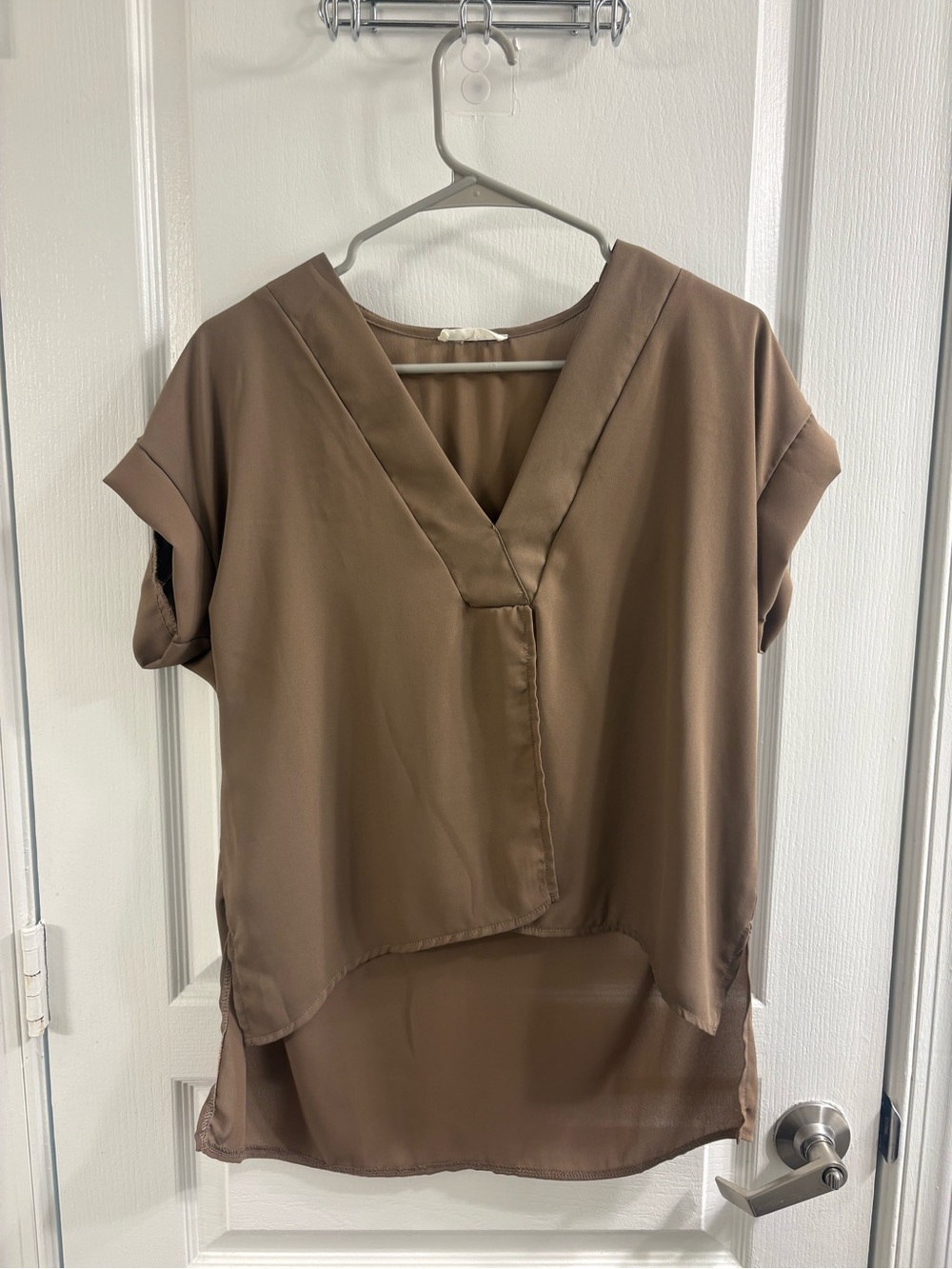 Women's V-Neck Short Sleeve Blouse in Cocoa